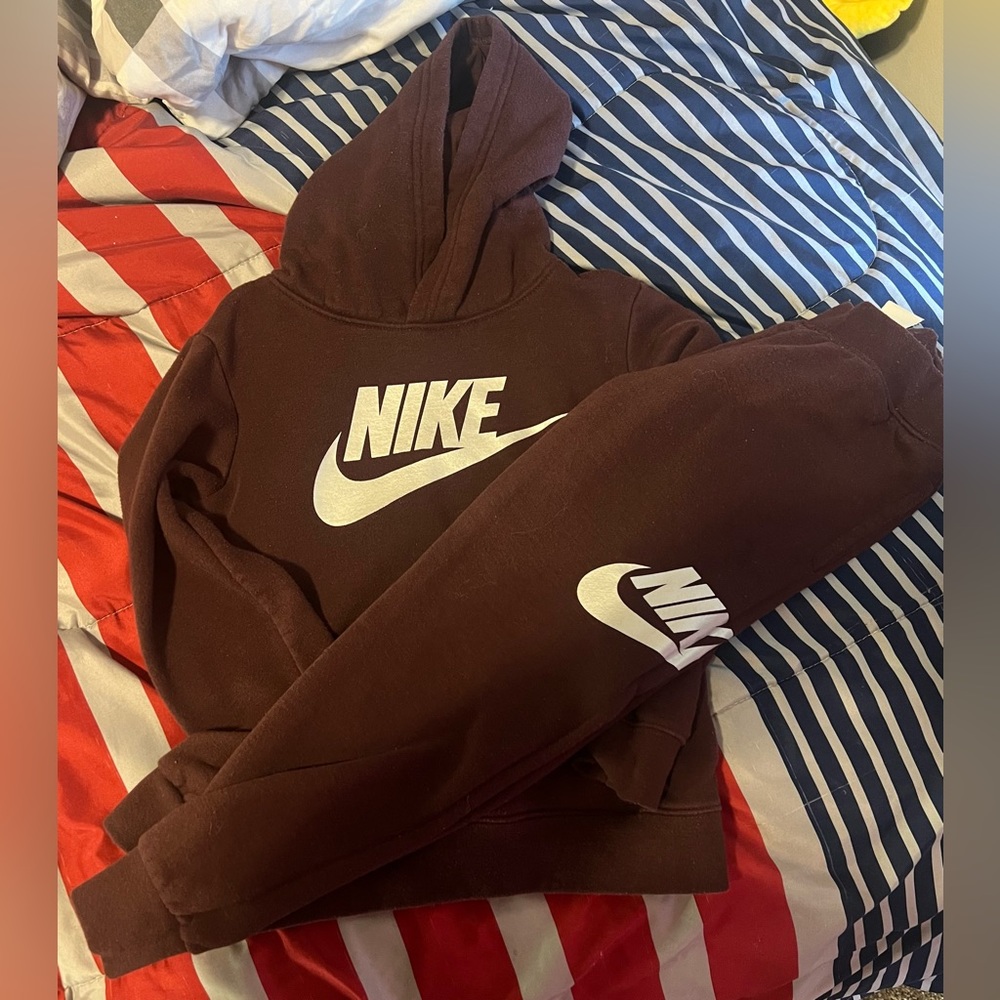 Nike suit size 7 burgundy